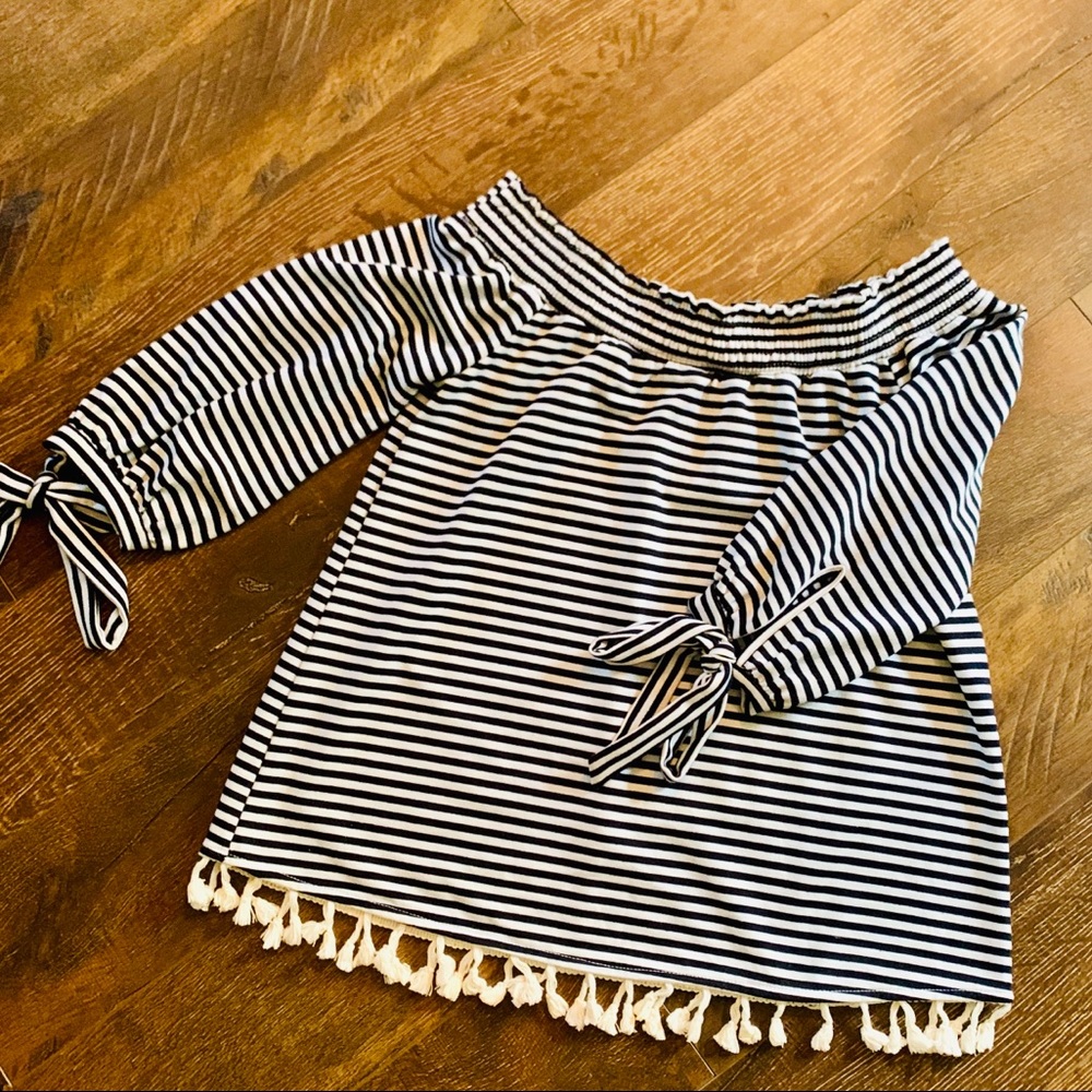 Andre By Unit striped Tassel Bottom Top